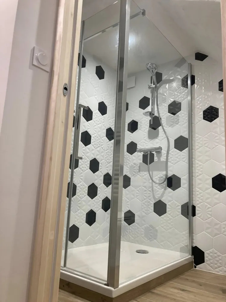 Salle de bain à Bellevigne-les-Châteaux